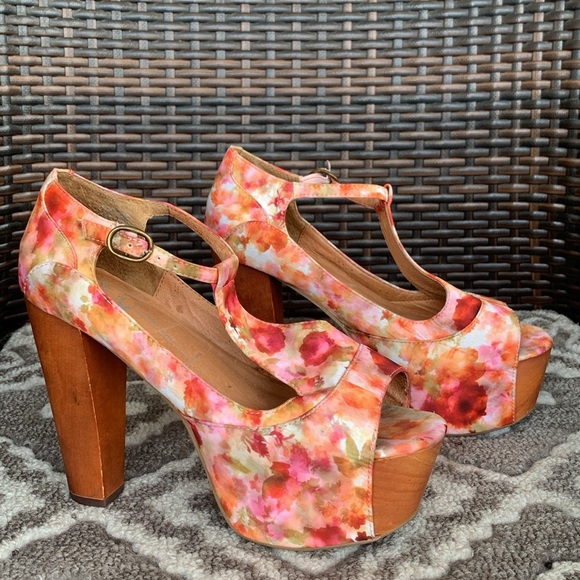 Jeffrey Campbell Foxy Fab Watercolor Floral Platform Sandals - Picture 4 of 16